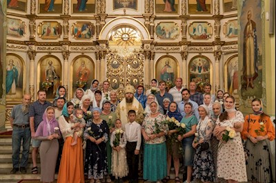 Митрополит Игнатий совершил ночную Божественную литургию в Покровском соборе г. Саратова
