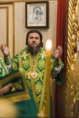 Архиереи Саратовской митрополии совершили Божественную литургию в соборном храме святого благоверного князя Александра Невского г. Ртищево