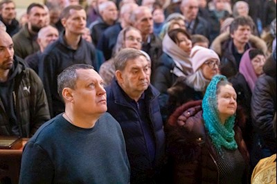 Митрополит Игнатий совершил Божественную литургию и молебен на новый год в Покровском соборе г. Саратова