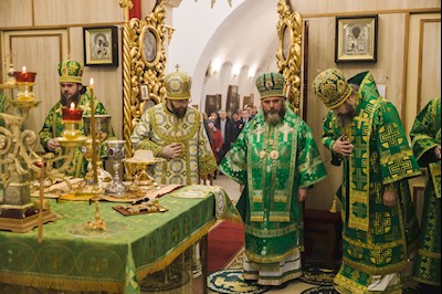 Архиереи Саратовской митрополии совершили Божественную литургию в соборном храме святого благоверного князя Александра Невского г. Ртищево