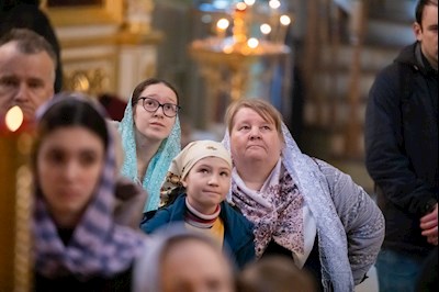 Митрополит Игнатий совершил Божественную литургию и молебен на новый год в Покровском соборе г. Саратова