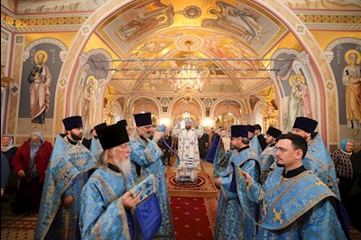 Митрополит Игнатий совершил Великую вечерню в соединении с Литургией святителя Иоанна Златоуста в Свято-Троицком кафедральном соборе г. Саратова