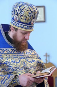 Божественная литургия в храме в честь Покрова Пресвятой Богородицы города Петровска