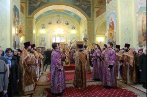Митрополит Лонгин совершил Чин умовения ног