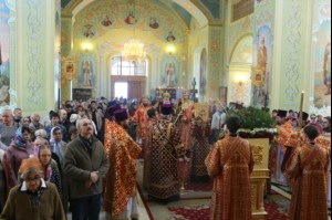 Божественная литургия в храме в честь Покрова Пресвятой Богородицы