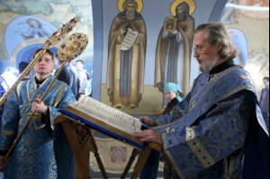 Божественная литургия в Свято-Троицком соборе Саратова
