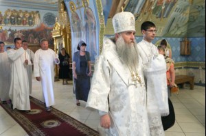 Крещальная литургия в Свято-Троицком соборе Саратова