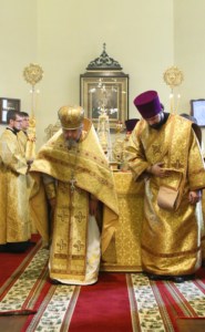 Божественная литургия на Архиерейском подворье — храме во имя преподобного Серафима Саровского г. Саратова