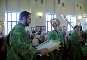 Божественная литургия на Архиерейском подворье — в храме во имя преподобного Серафима Саровского города Саратова