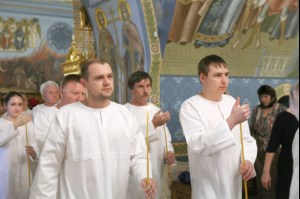Крещальная литургия в Свято-Троицком кафедральном соборе города Саратова