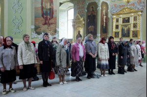 Божественная литургия в храме в честь Покрова Пресвятой Богородицы города Саратова