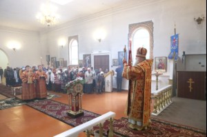 Божественная литургия в храме в честь Покрова Пресвятой Богородицы р.п. Новые Бурасы