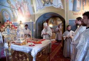 Митрополит Лонгин совершил Крещальную литургию в Свято-Троицком кафедральном соборе г. Саратова