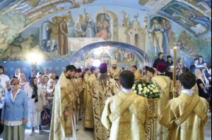 Епископ Пахомий совершил Божественную литургию в Свято-Троицком кафедральном соборе Саратова