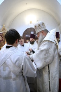 Божественная литургия и панихида в храме во имя святителя и чудотворца Николая на Елшанском кладбище г. Саратова