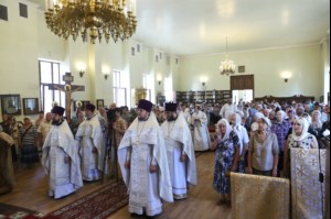 Божественная литургия и панихида на Архиерейском подворье – храме во имя преподобного Серафима Саровского г.Саратова