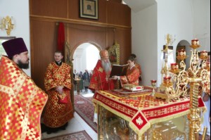 Божественная литургия на Архиерейском подворье — храме в честь иконы Божией Матери «Утоли моя печали» г.Саратова
