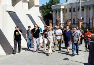 Вокалисты сводного русско-американского мужского хора побывали на обзорной экскурсии по Саратову