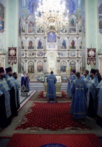 Всенощное бдение в храме в честь Покрова Пресвятой Богородицы г.Саратова