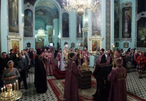 Всенощное бдение c Чином Воздвижения Креста в храме в честь Сошествия Святого Духа города Саратова