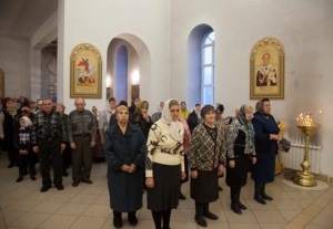 Божественная литургия в храме во имя святых первоверховных апостолов Петра и Павла г.Красноармейска
