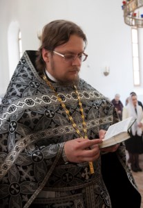 Литургия Преждеосвященных Даров, малое повечерие, утреня и первый час на Архиерейском подворье — храме во имя святых равноапостольных Кирилла и Мефодия при СГУ