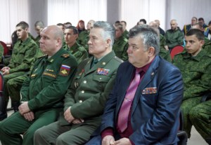 Священник принял участие в проводах выпускников на военную службу