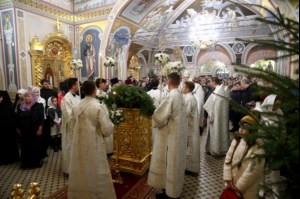 Митрополит Лонгин совершил Рождественское ночное богослужение