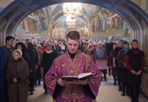 Божественная литургия и крещение оглашенных в Свято-Троицком кафедральном соборе Саратова