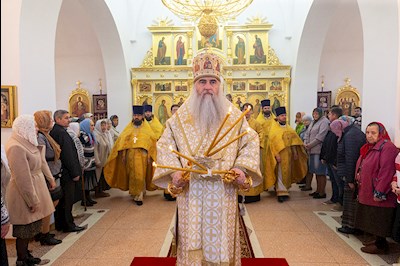 Божественная литургия в храме святых Царственных страстотерпцев п. Дубки Саратовского района