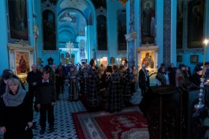 Великое повечерие с чтением канона преподобного Андрея Критского в храме Сошествия Святого Духа г. Саратова