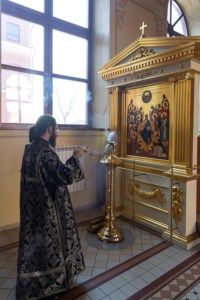 Уставное богослужение на Архиерейском подворье — в храме во имя святого апостола и евангелиста Иоанна Богослова при СПДС