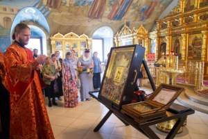В Саратове встретили икону «Избавительница от бед»