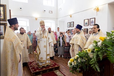 Божественная литургия в храме во имя святителя Митрофана, епископа Воронежского, г.Саратова