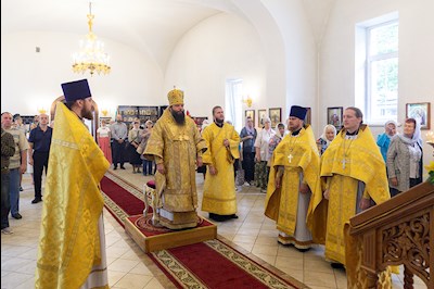 Епископ Манхэттенский Николай совершил Божественную литургию в храме святителя Николая Японского г. Саратова