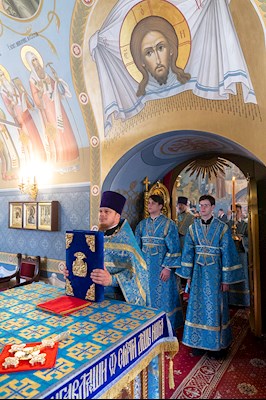 Божественная литургия в Свято-Троицком кафедральном соборе г. Саратова