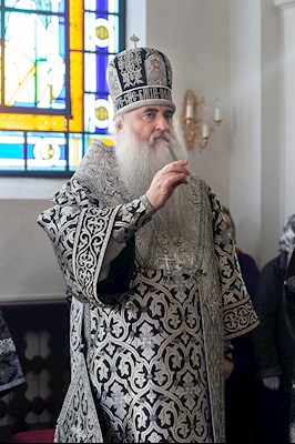 Литургия Преждеосвященных Даров на Архиерейском подворье – в храме в честь иконы Божией Матери «Утоли моя печали» г. Саратова