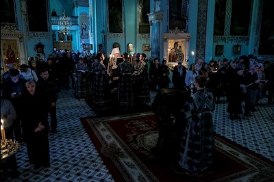 Великое повечерие с чтением канона преподобного Андрея Критского в храме Сошествия Святого Духа г. Саратова