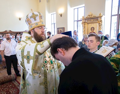 Митрополит Игнатий совершил Божественную литургию в храме преподобного Серафима Саровского г. Саратова