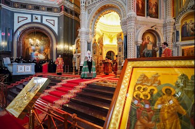 Митрополит Игнатий принял участие в Божественной литургии в Храме Христа Спасителя