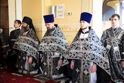 Митрополит Игнатий совершил Литургию Преждеосвященных Даров в храме святого апостола и евангелиста Иоанна Богослова при СПДС