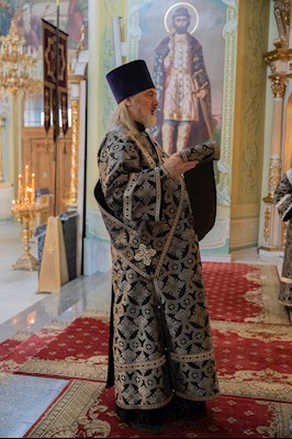 Митрополит Игнатий совершил Литургию Преждеосвященных Даров в Покровском соборе г. Саратова