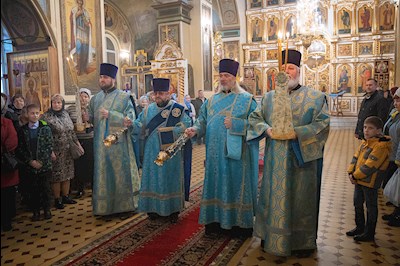 Митрополит Игнатий возглавил соборное архиерейское богослужение в Свято-Троицком кафедральном соборе г. Покровска (Энгельса)