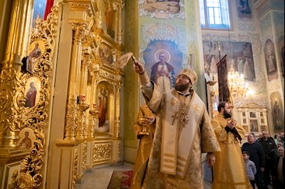 Митрополит Игнатий совершил Божественную литургию и молебен на новый год в Покровском соборе г. Саратова