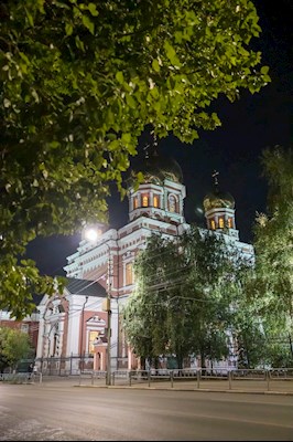 Митрополит Игнатий совершил ночную Божественную литургию в Покровском соборе г. Саратова