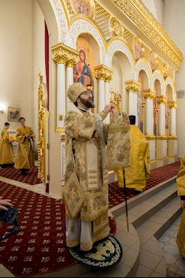 Митрополит Игнатий совершил Божественную литургию в соборном храме святителя Спиридона Тримифунтского г. Саратова