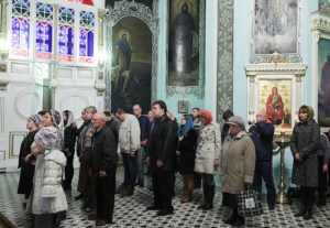 Божественная литургия в Духосошественском кафедральном соборе города Саратова
