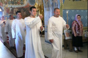 Крещальная литургия в Свято-Троицком соборе Саратова
