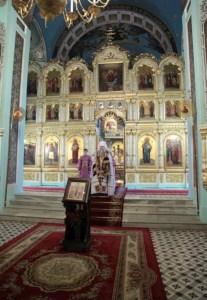 Всенощное бдение c Чином Воздвижения Креста в Духосошественском соборе города Саратова