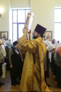 Божественная литургия на Архиерейском подворье — храме во имя преподобного Серафима Саровского г. Саратова